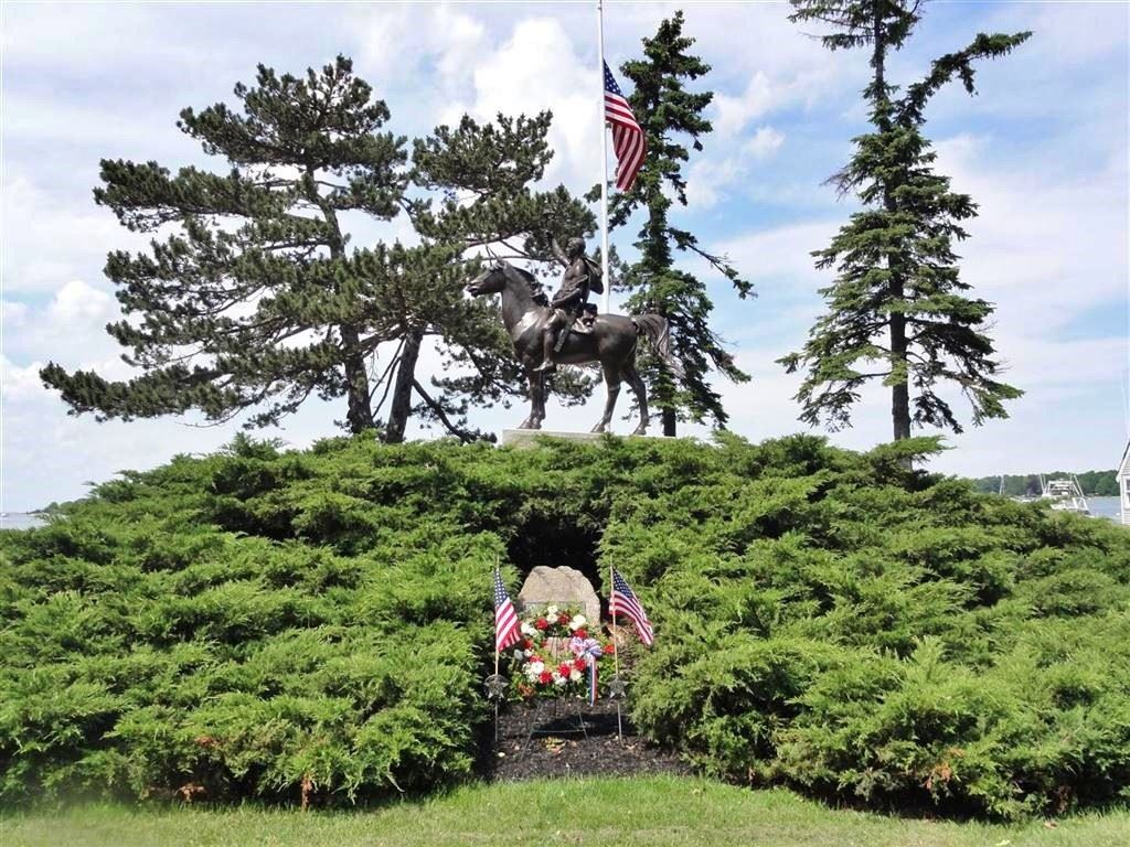 Victory Park Memorial Pole Statue  Stone